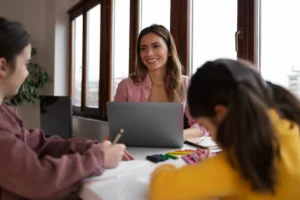 painel no CONARH 2025 sobre aprendizagem e jovens talentos.